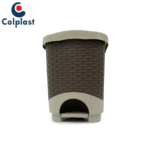 PAPELERA RATTAN DE PEDAL COLPLAST 8 LTS PISTACHO-WENGUE REF 1091 - Imagen 2